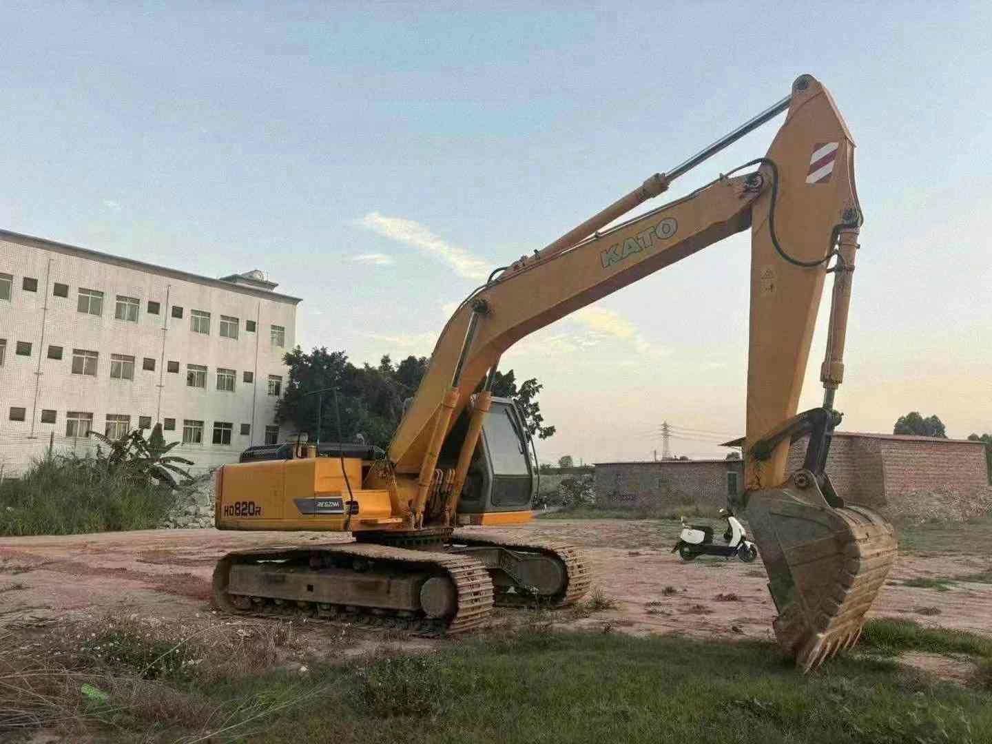 Kato 820R Excavator